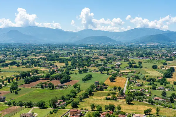 Roccasecca 'da manzara, Frosinone ilinin antik köyü, Lazio, İtalya.