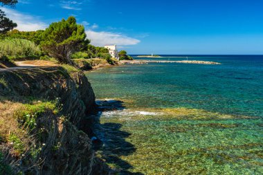 Cilento bölgesindeki Castellabate yakınlarındaki Punta Licosa 'da güzel bir Akdeniz manzarası. Salerno ili, Campania, İtalya.