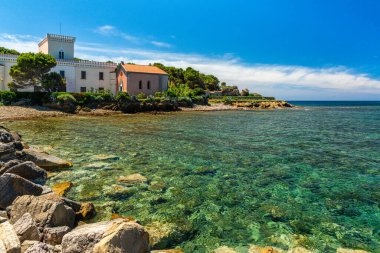 Cilento bölgesindeki Castellabate yakınlarındaki Punta Licosa 'da güzel bir Akdeniz manzarası. Salerno ili, Campania, İtalya.