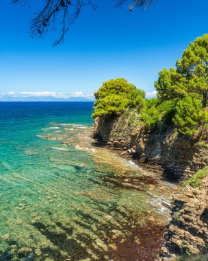 Cilento bölgesindeki Castellabate yakınlarındaki Punta Licosa 'da güzel bir Akdeniz manzarası. Salerno ili, Campania, İtalya.