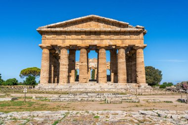 Salerno, Campania, İtalya 'daki Paestum' un görkemli arkeolojik bölgesi..