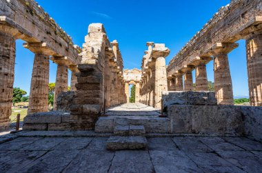 Salerno, Campania, İtalya 'daki Paestum' un görkemli arkeolojik bölgesi..