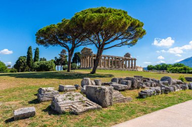 Salerno, Campania, İtalya 'daki Paestum' un görkemli arkeolojik bölgesi..