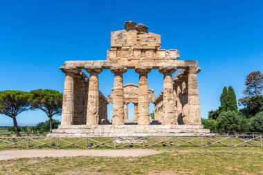Salerno, Campania, İtalya 'daki Paestum' un görkemli arkeolojik bölgesi..