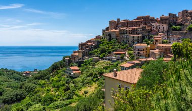 Campania 'nın Cilento bölgesindeki güzel Pisciotta köyü. İtalya.