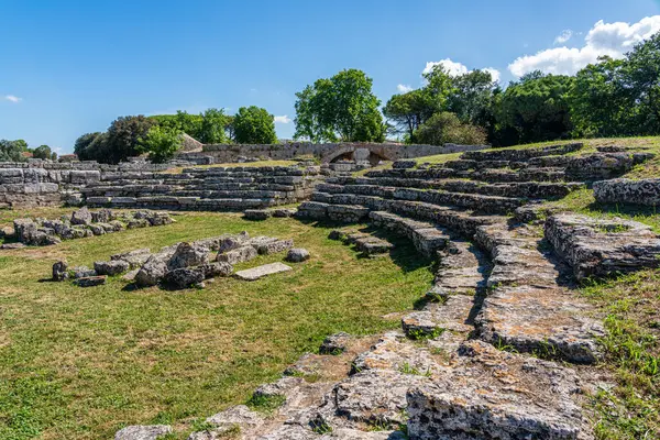 Salerno, Campania, İtalya 'daki Paestum' un görkemli arkeolojik bölgesi..