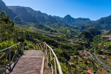 Ünlü Capelinha de Nossa Senhora de Ftima, Sao Vicente, Madeira Adası, Portekiz yakınlarında yaz sabahı manzarası