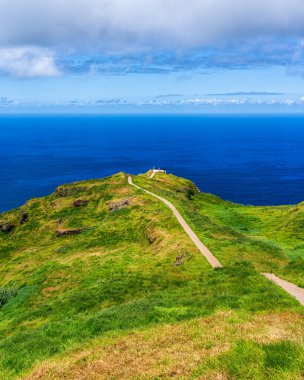 Bir yaz sabahı, Portekiz 'in Madeira adasında Miradouro da Boa Morte' den manzara.