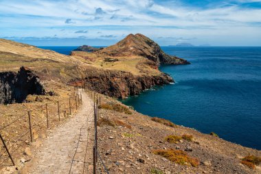Portekiz 'in Madeira adasındaki Ponta de Sao Lourenco' da yaz manzarası.