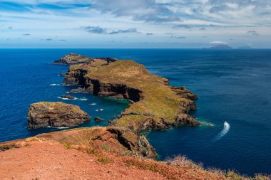 Portekiz 'in Madeira adasındaki Ponta de Sao Lourenco' da yaz manzarası.