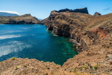 Portekiz 'in Madeira adasındaki Ponta de Sao Lourenco' da yaz manzarası.
