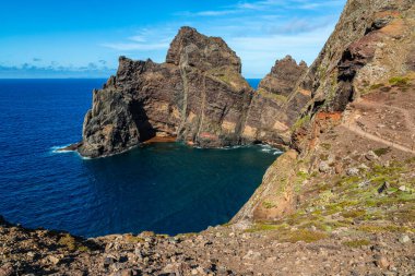 Portekiz 'in Madeira adasındaki Ponta de Sao Lourenco' da yaz manzarası.