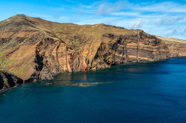 Portekiz 'in Madeira adasındaki Ponta de Sao Lourenco' da yaz manzarası.