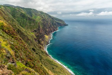 Miradouro do Fio 'dan bir yaz günü, Madeira Adası, Portekiz' de manzara manzarası.