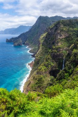 Miradouro Quinta do Furao 'dan manzaralı panoramik manzara, Madeira Adası, Portekiz.