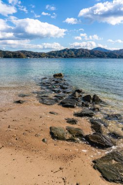 Sonbahar sezonunda Amanohashidate 'de göz kamaştırıcı panoramik manzara. Monju, Miyazu, Kyoto, Japonya.