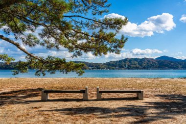 Sonbahar sezonunda Amanohashidate 'de göz kamaştırıcı panoramik manzara. Monju, Miyazu, Kyoto, Japonya.