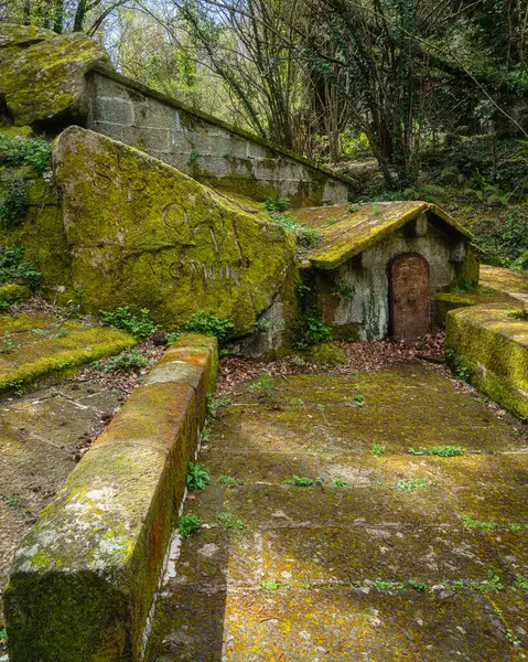 Arcionello Vadisi 'ndeki Viterbo' nun antik su kemeri. Lazio bölgesi, İtalya.