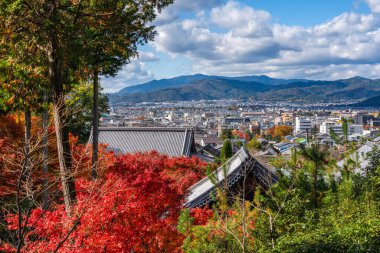 Kyoto, Sakyo, Japonya 'da sonbahar sezonu boyunca muhteşem Enko-ji Tapınağı..