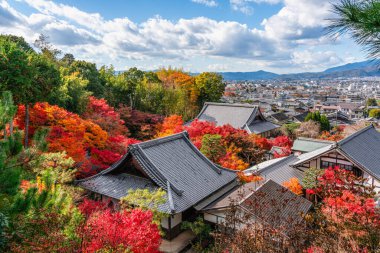 Kyoto, Sakyo, Japonya 'da sonbahar sezonu boyunca muhteşem Enko-ji Tapınağı..
