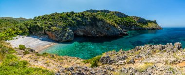 Marina di Camerota, Cilento, Campania, İtalya yakınlarındaki muhteşem Cala Bianca plajı..