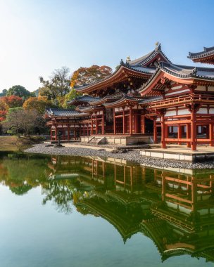 Uji, Kyoto, Japonya 'daki ünlü Byodo-in Tapınağı' nda manzara..