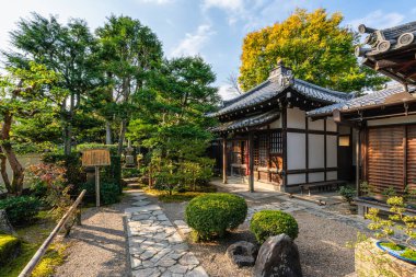 Uji, Kyoto, Japonya 'daki ünlü Byodo-in Tapınağı' nda manzara..