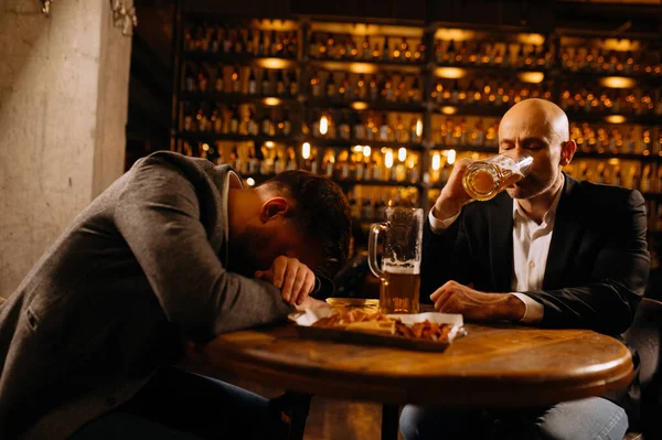 Young Man Suit Sleeps Glass Whiskey Beer Table Pub Another — Stock Photo, Image