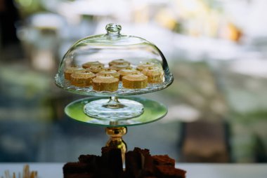 Yemek servisi pastaları ve pastalar.