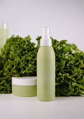 Marulla izole edilmiş çevre dostu kozmetik kaplar, organik cilt bakımı ve doğal güzellik markası için ideal..