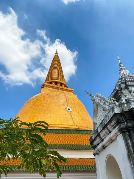 ナコーン パトム県のプラ パトム チェディ寺院タイ — ストック写真