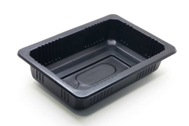 Beyaz arka planda siyah plastik gıda kabı