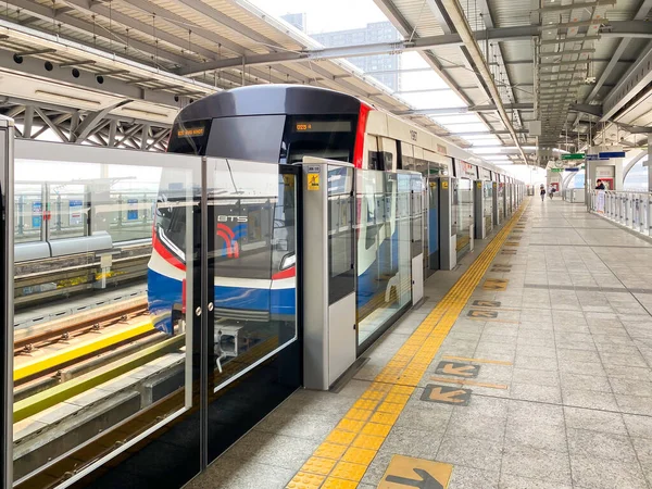 Bangkok Tailandia Marzo 2023 Tren Que Llega Estación Estación Chao — Foto de Stock