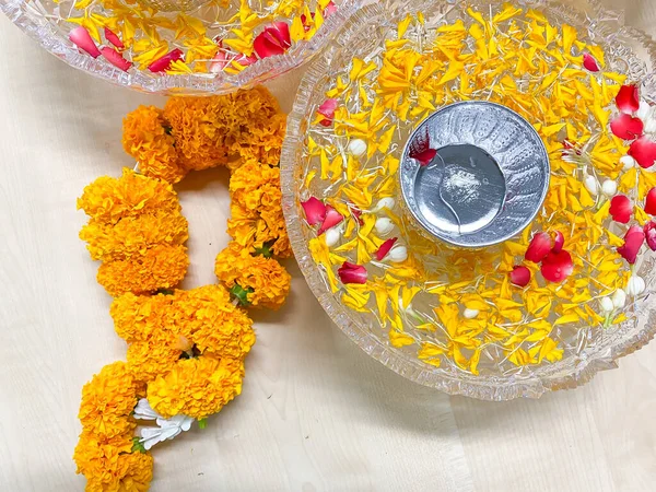 Marigold Blomma Vatten För Att Respekt Till Äldste Songkran Festival — Stockfoto