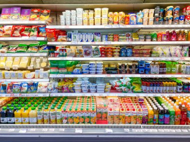 Bangkok Tayland - 13 Haziran 2023: Birçok çeşni ve sos Foodland Süpermarketinde satışa sunuldu