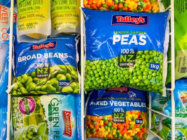 Bangkok Tayland - 21 Ağustos 2024: Markette satılık karışık sebze