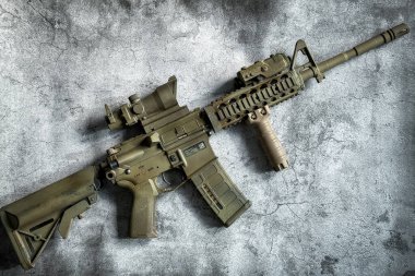 Bangkok Tayland - 25 Ağustos 2024: Yerde hafif saldırı tüfekleri