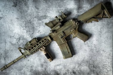 Bangkok Tayland - 25 Ağustos 2024: Yerde hafif saldırı tüfekleri