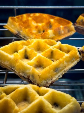 Rafta taze waffle hazır.