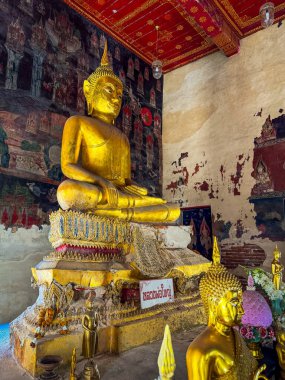 Wat Paket tapınağının içindeki Buda heykeli.