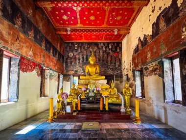 Bangkok Tayland -1 Aralık 2024: Wat Paket Tapınağı içindeki Buda heykeli