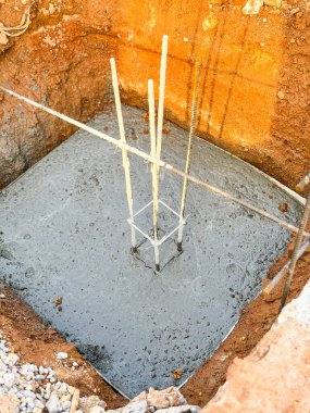 İnşaat alanında inşaat ekipmanları 