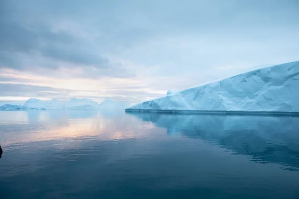 Icebergs Atardecer Naturaleza Paisajes Groenlandia Disko Bay Groenlandia Occidental Sol — Foto de Stock