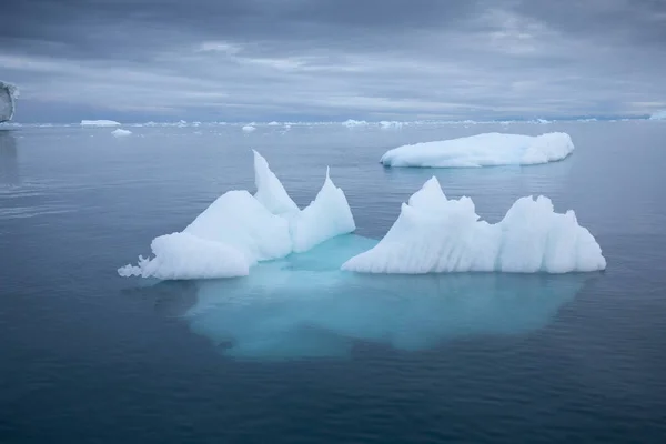 Isberg Vid Solnedgången Grönlands Natur Och Landskap Diskobukten Västra Grönland — Stockfoto