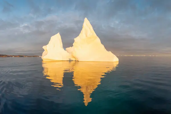 Arktická Krajina Ledovci Antarktidě Půlnočním Západem Slunce Obzoru Letní Půlnoční — Stock fotografie