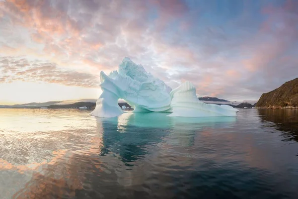 Arctische Natuur Landschap Met Ijsbergen Antarctica Met Middernachtzon Zonsondergang Zonsopgang — Stockfoto