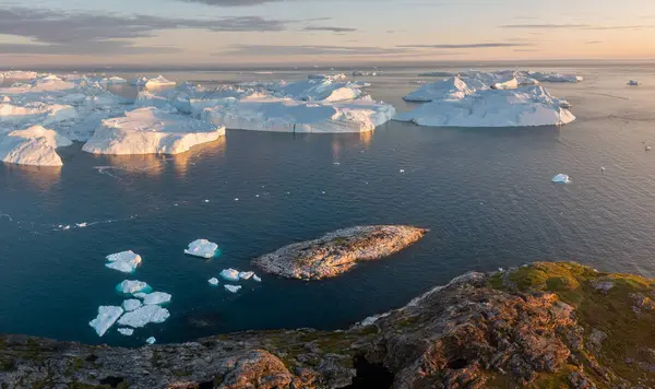 Paisaje Naturaleza Ártica Con Témpanos Antártida Con Salida Del Sol — Foto de Stock