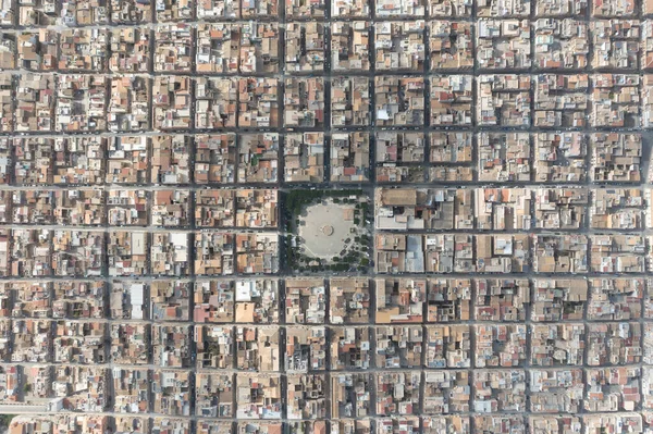 Ruas Cidade Distribuídas Simetricamente Dia Ensolarado Vista Avião Vista Aérea — Fotografia de Stock