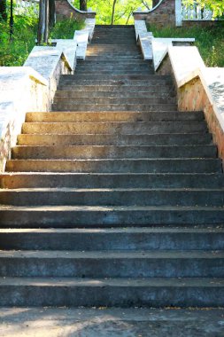 Parktaki merdivenler.
