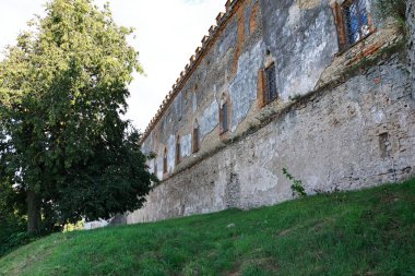 Ukrayna 'daki eski taş kale